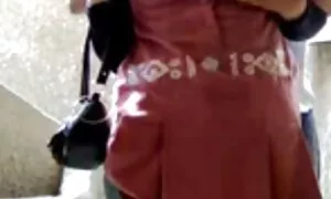 हिजाब रै मांय घर रो  ...