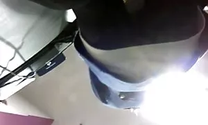 अपस्कर्ट, मोटो गांड, ...