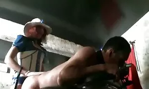 स्ट्रैपॉन प्रेमी बां ...